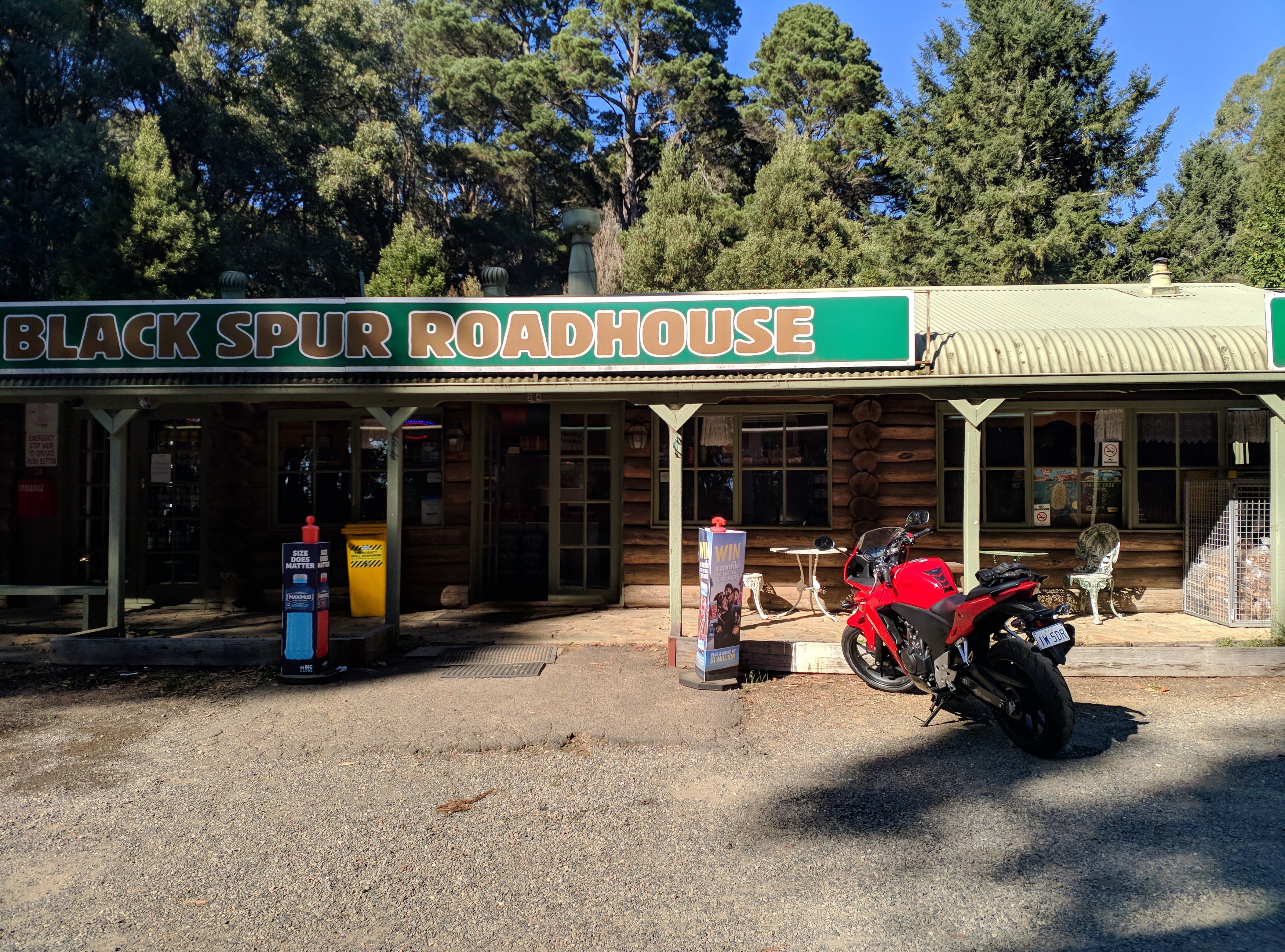 My CBR500R parked up outside the Black Spur Roadhouse, an excellent road when not clogged up with four-wheel tourists